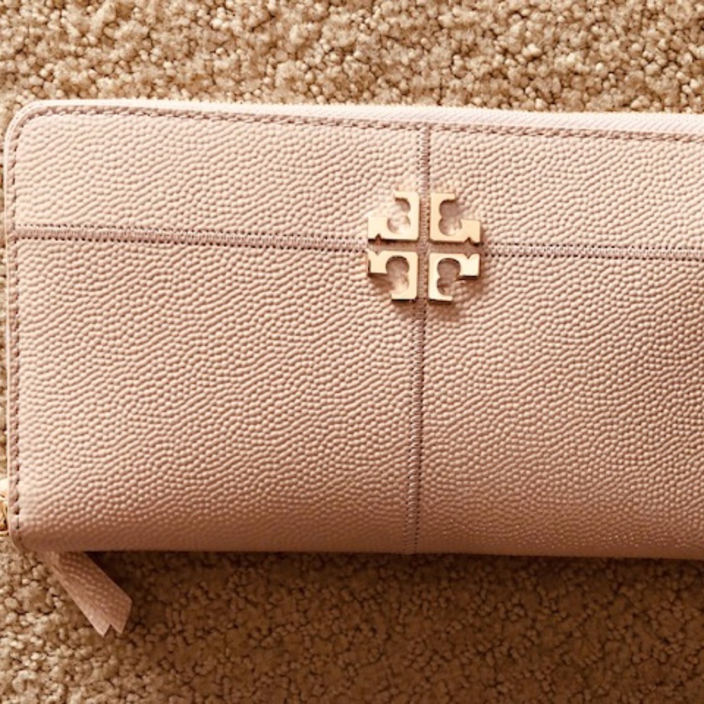 Tory Burch pink textured zip up wallet - NEW!